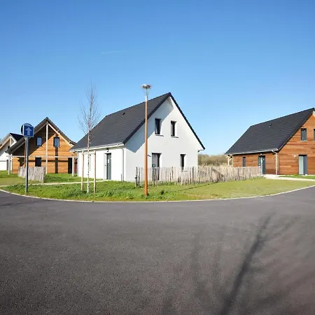 Willa Spacious With A Garden, At 800 M From The Sea