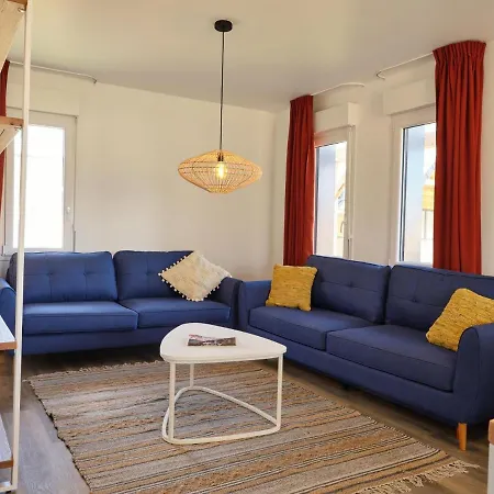 Willa Spacious With A Garden, At 800 M From The Sea