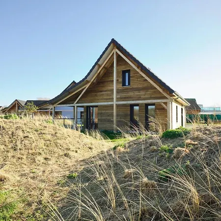 Spacious With A Garden, At 800 M From The Sea