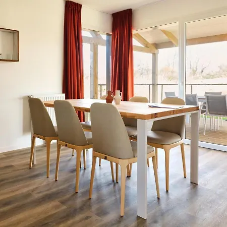 Spacious With A Garden, At 800 M From The Sea